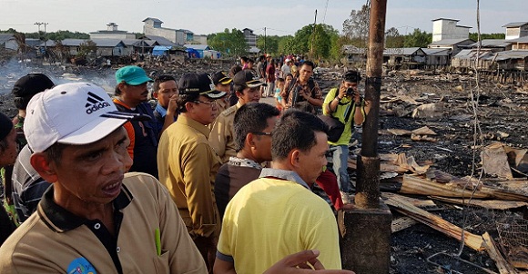 Tinjau Korban Kebakaran di Bekawan, Bupati Inhil MInta Satker Tanggap Kebutuhan