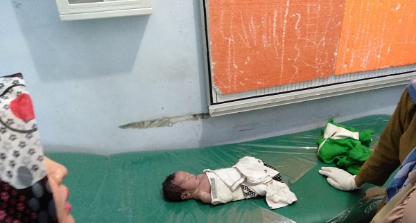 ''Orang Tua Laknat, Bidadari Akan Memelukmu Nak'', Warga Temukan Bayi Tewas Dalam Kardus di Pangkalan Sesai