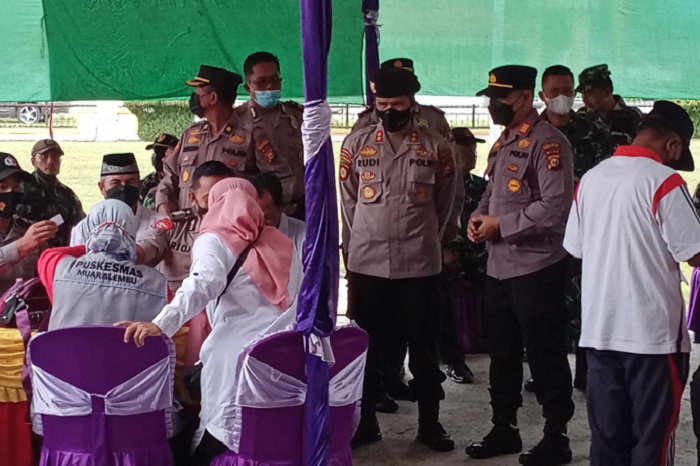 Wadir Pamobvit Polda Riau Tinjau Vaksinasi di Singingi
