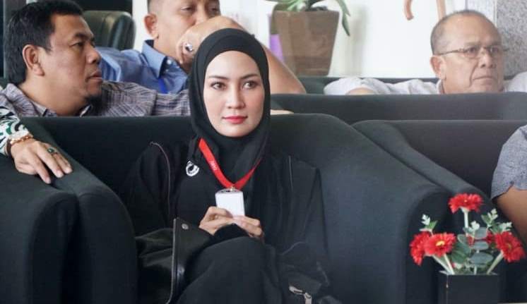 Cantiknya Steffy Busare yang Tertaut Masalah Gubernur  Nonaktif Aceh Irwandi Yusuf