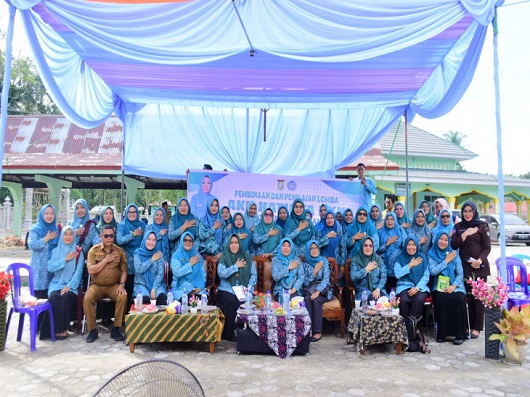 Ketua TP-PKK Kabupaten Kampar Hadiri Acara Pembinaan dan Penilaian Lomba Aku Hatinya PKK di Desa Koto Tuo Barat