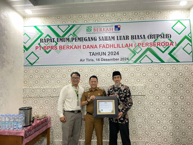 Pj Bupati Kampar Hadiri RUPSLB PT. BPRS Berkah Dana Fadhlillah