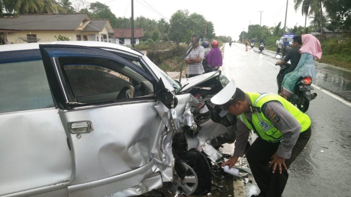 BRAKKK...Avanza dan Splash Tabrakan, Eko Patah Tulang, Bayi 13 Bulan Luka-luka