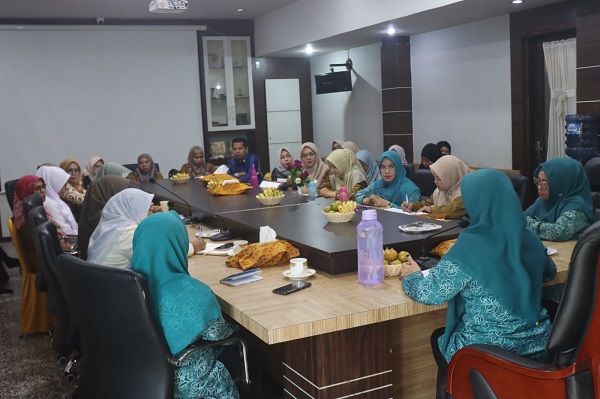 Katerina Ajak Pengurus Minimalisir Sampah Plastik dan Tonjolkan Kuliner Lokal dalam Giat PKK