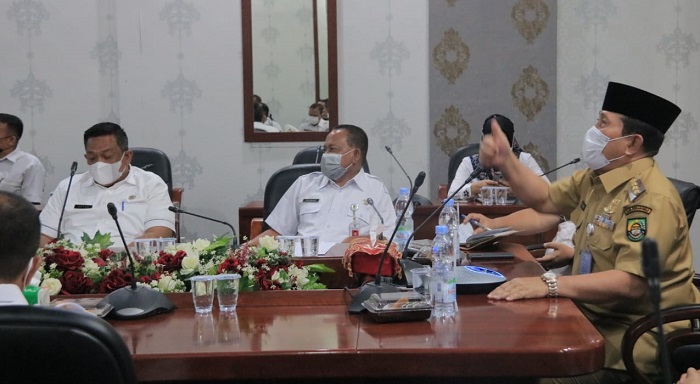 Soal Penangan Covid 19,Bupati Rohul H. Sukiman Ingatkan Camat dan Kades Lebih Serius.