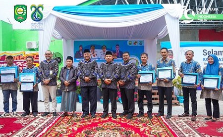Bupati Siak Berikan Penghargaan Kepada Koperasi Terbaik dan Terinovasi Pada Peringatan Hari Koperasi Ke 77