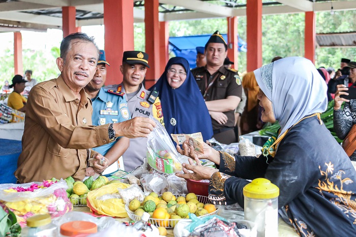 Wali Kota Dumai Ajak Warga Berbelanja di Pasar Rakyat Kelakap Tujuh