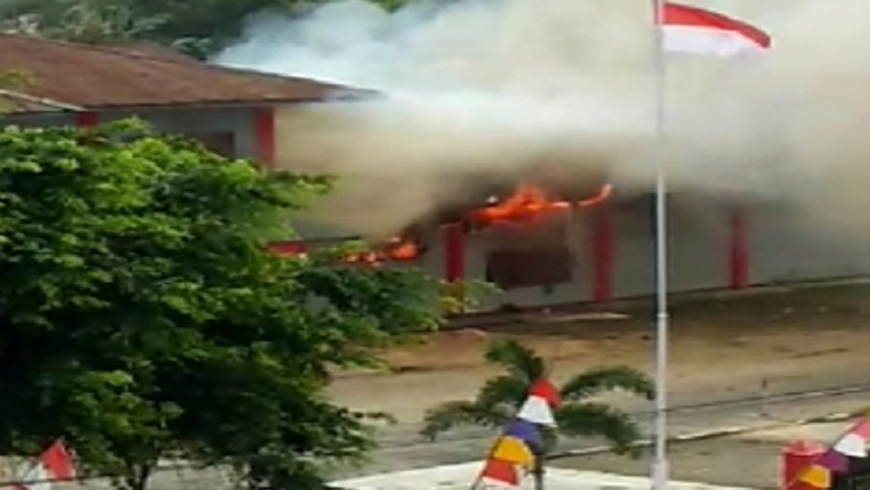 Kota Sorong Rusuh, 9 Rumah Dibakar OTK, 1 PNS Tewas Dianiaya