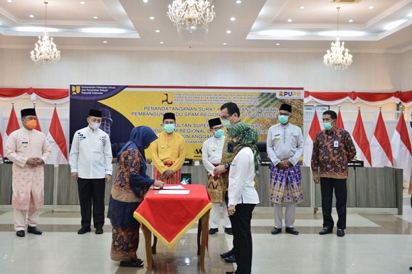 Kontrak Jaringan Distribusi Utama  SPAM  Dumai Rohil Bengkalis Ditandatangani