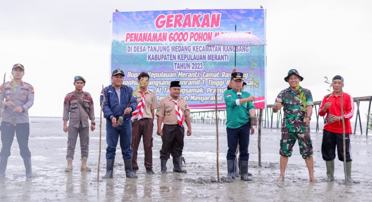 H. Asmar Ikut Penanaman 6000 Mangrove di Tanjung Medang