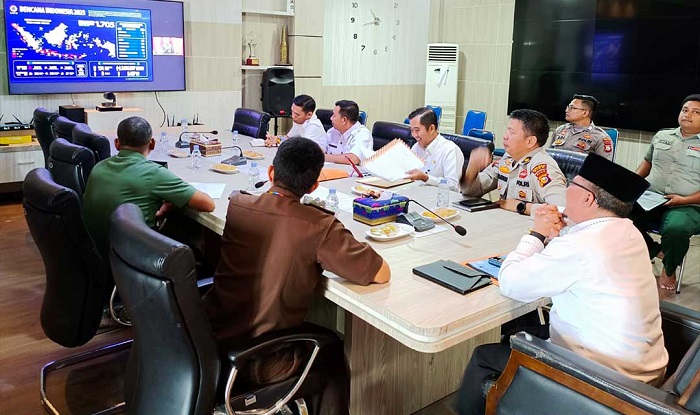 Sekdakab Siak Pimpin Rapat Koordinasi Penangulangan Karhutla