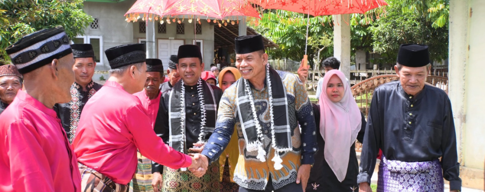 Hadiri Pengukuhan Datuk Penghulu Suku Tigo Kampung, Bupati Kuansing Diwakili Asisten III: Penghulu Diharapkan Hadir Di Tengah Cucu Kemanakan
