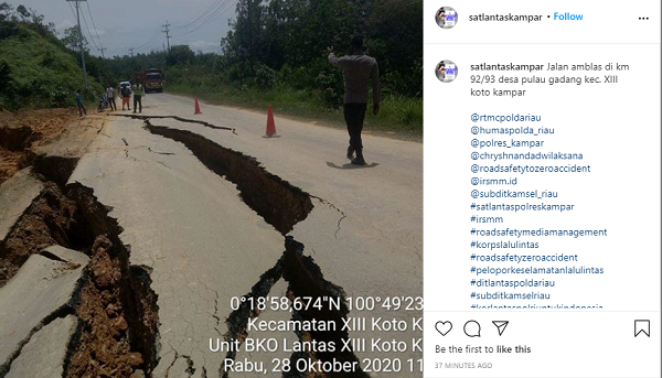 Jalan Lintas Riau-Sumbar di KM 92-93  Pulau Gadang  XIII Koto Kampar Retak-retak dan Amblas, Ini Penjelasan Polisi...