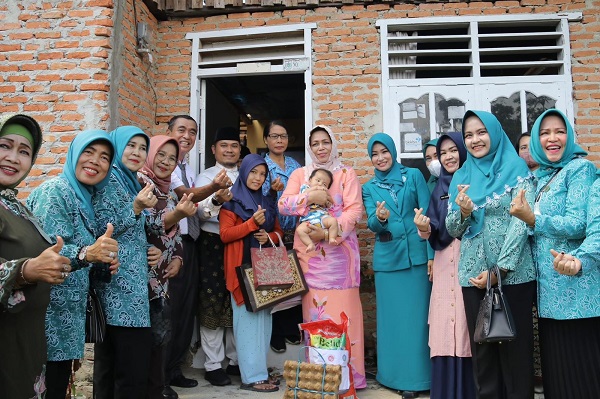 10 Keluarga Beresiko Stunting di Pekanbaru Terima Bantuan Paket Makanan Bergizi