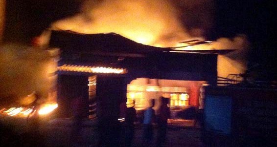 Rumah di Rohil Terbakar, Warsino dan Bidi Rugi Ratusan Juta