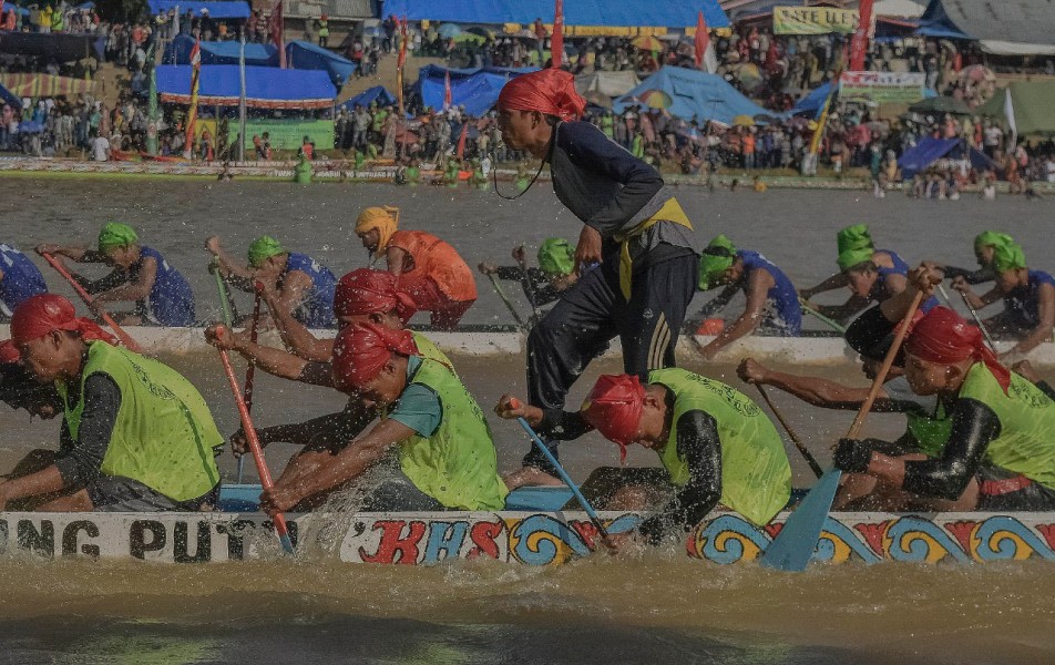 Dilantik Jadi Pj Sekda Kuansing, Muradi Diminta Kawal APBD dan Pacu Jalur