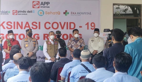 Kejar Herd Immunity, Bupati Siak Dampingi Gubernur Riau dan Kapolda Tinjau Vaksinasi Gotong Royong PT IKPP