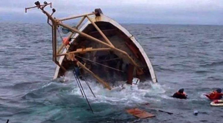 KM Bahari Abadi GT3 Karam Dihantam Gelombang di Selat Bengkalis
