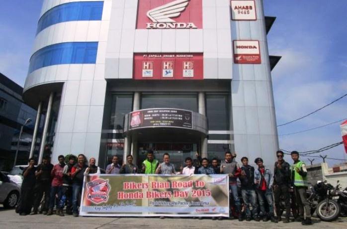 Capella Honda Riau Berangkatkan Bikers ke HBD 2015 di Jawa Timur