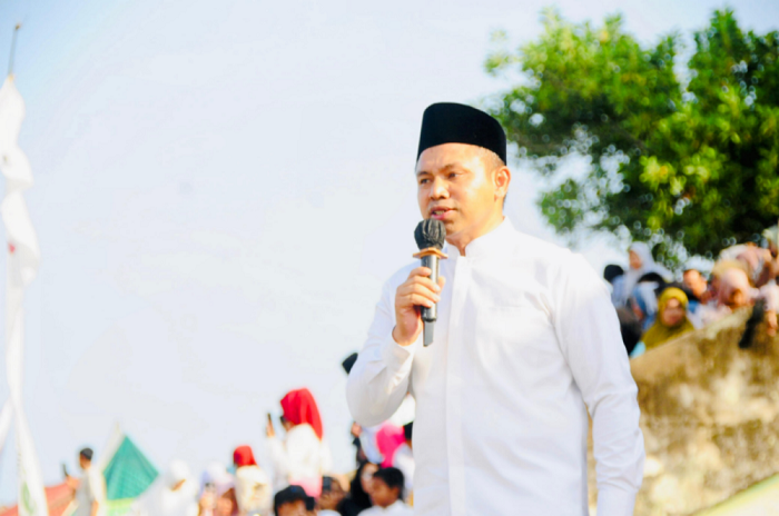 Dua jam Lintasi Jalan Tak Beraspal di Batang Cenaku, Ini Kata Gubernur Wahid...