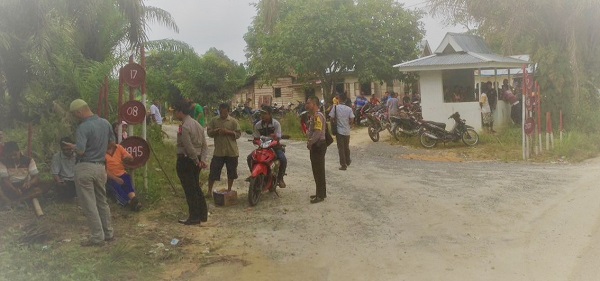 Tuntutan Tak Kunjung Dipenuhi Warga Blokir Jalan Lintas Penghubung Tiga Desa di Pangkalan Kuras
