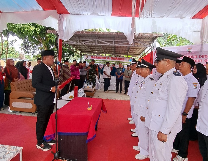 Bupati Pelalawan Kukuhkan Perpanjangan Masa Jabatan Kades Dan BPD