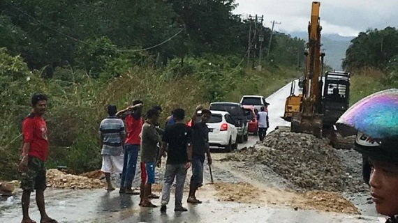 Sudah Bisa Dilalui, Ternyata Jalan Lintas Muara Takus yang Amblas Proyek 2017 Baru Saja Selesai