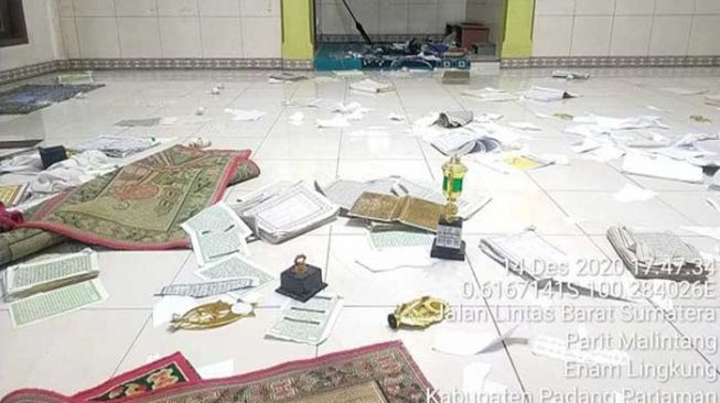 Astaga! Geger Penyobekan Alquran di Padang Pariaman, Surau Diacak-acak, Ini Penampakannya
