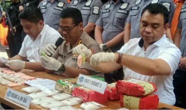 Paten! Polisi Tangkap 12 Pengedar Narkoba Jaringan Jakarta-Pekanbaru-Malaysia