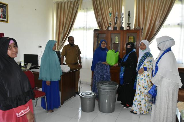 BKMT Kampar Serahkan Bantuan Alat Mandi Jenazah ke Kecamatan