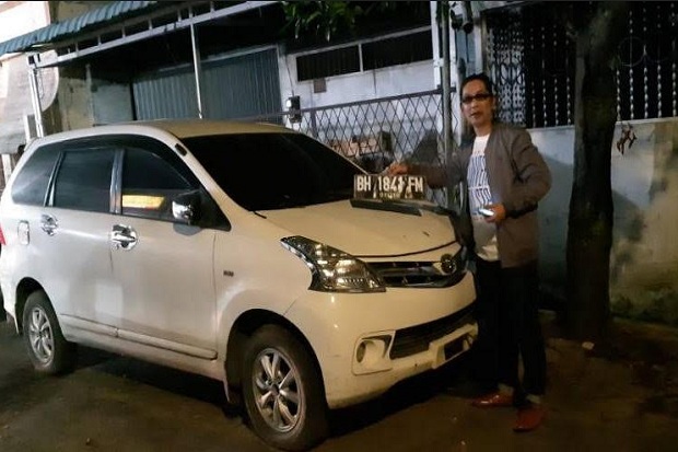 Sadis! Mobil Dicegat 10 Pria Ngaku Debt Collector, Kiki Dianiaya hingga Buta Permanen