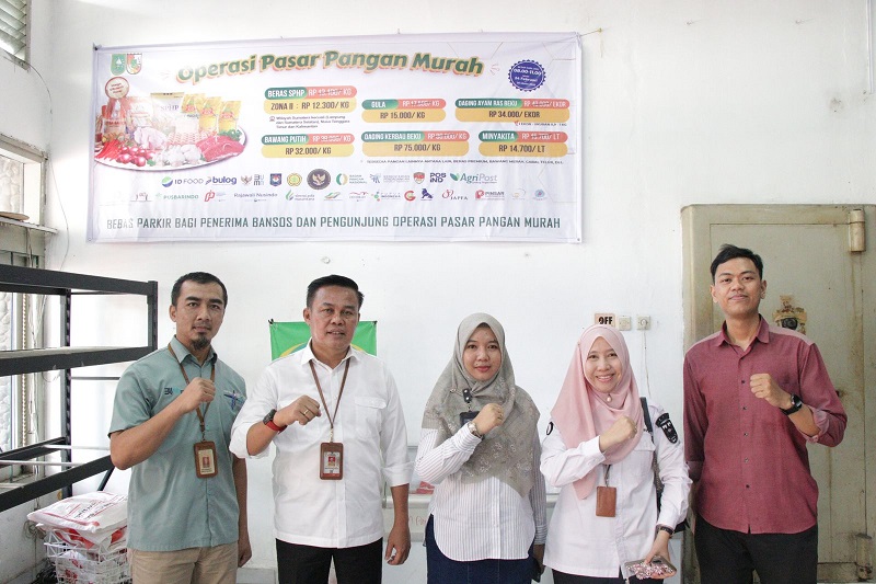 Kadis Pangan Pekanbaru Monitoring  Operasi Pasar Pangan Murah di Kantor Pos