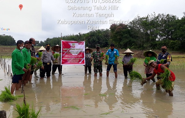 Kapolres Kuansing  Apresiasi dan  Kegiatan Kampung Tangguh  di Desa Seberang Taluk Hilir