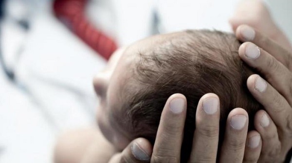 Hidup-hidup, Bayi Prematur Berbobot 1,1 Kg, Ditemukan di Pembuangan Sampah dengan Tubuh Membiru, Akhirnya...