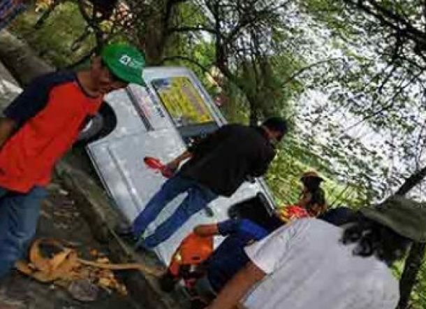 Parah, Tak Kuat Lihat Mantan Makan Bareng Pacar Baru, Pria Ini Tabrakkan Mobil ke Warung