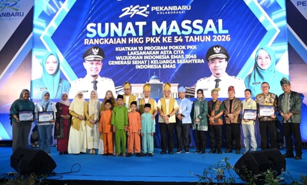 Ribuan Anak Ikuti Sunatan Massal dalam Rangka HKG PKK dan HUT Pekanbaru