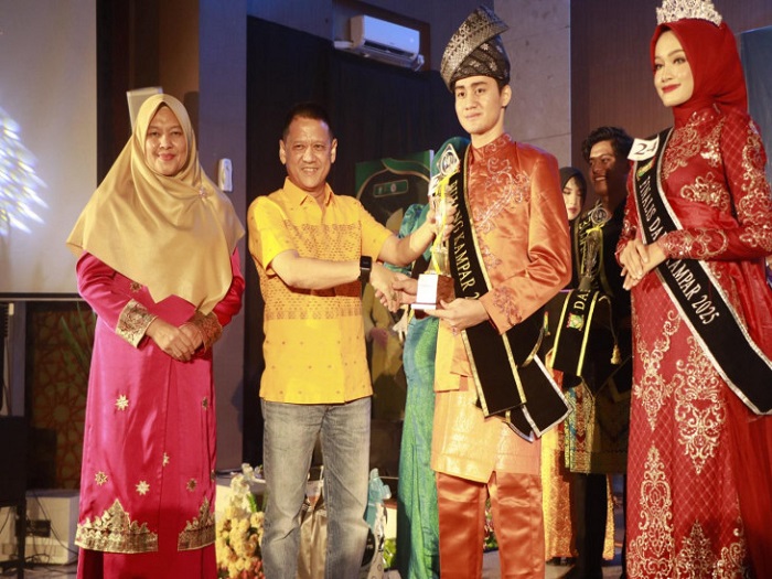 M Agus Saputra dan Zaskya Mahaputri  Terpilih Sebagai Bujang Dara Kampar 2025