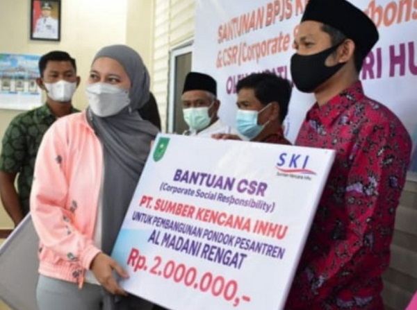 Bupati Rezita Saksikan Penyerahan Santunan BPJS Ketenagakerjaan dan CSR  Sejumlah Perusahaan di Inhu