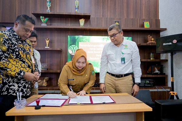 Bupati Kasmarni Tandatangani RKT Pengembangan SM Giam Siak Kecil dan SM Balai Raja Bersama BBKSDA Riau