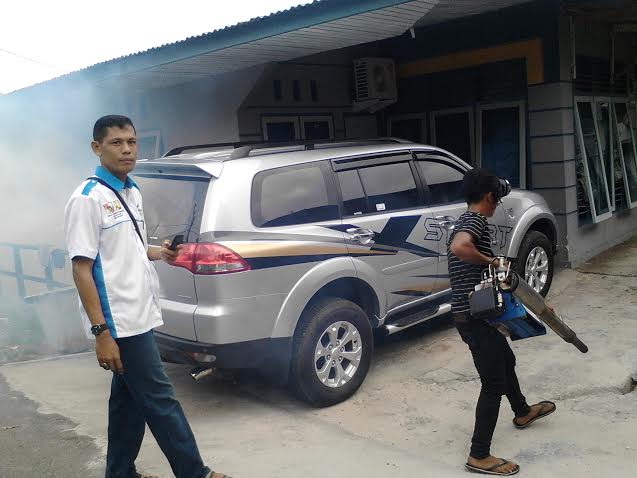 Tidak adanya Tanggapan Puskesmas, Warga Lakukan Fogging Sendiri