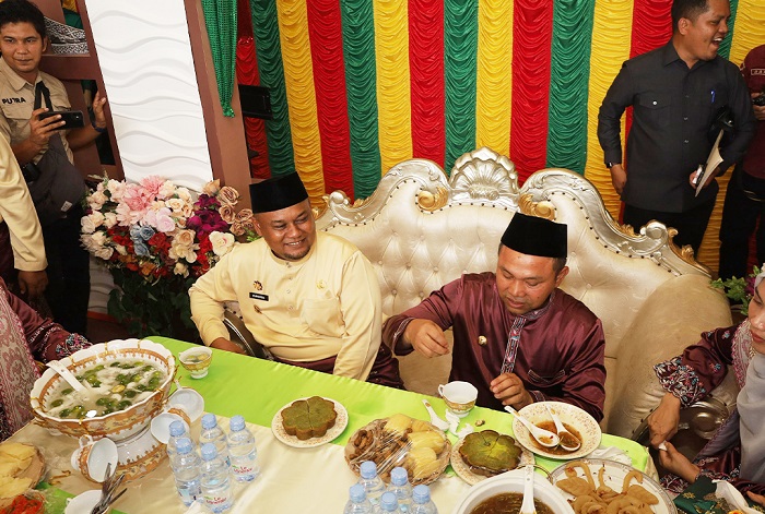 Disajikan Sempolet, Ubi Rebus dan Terasi, Wahid: Lur Biasa Enak Pak Wabup...