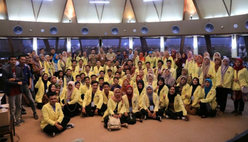 Kadis Kominfotik Riau Terima Kunjungan  Mahasiswa KKL UNP