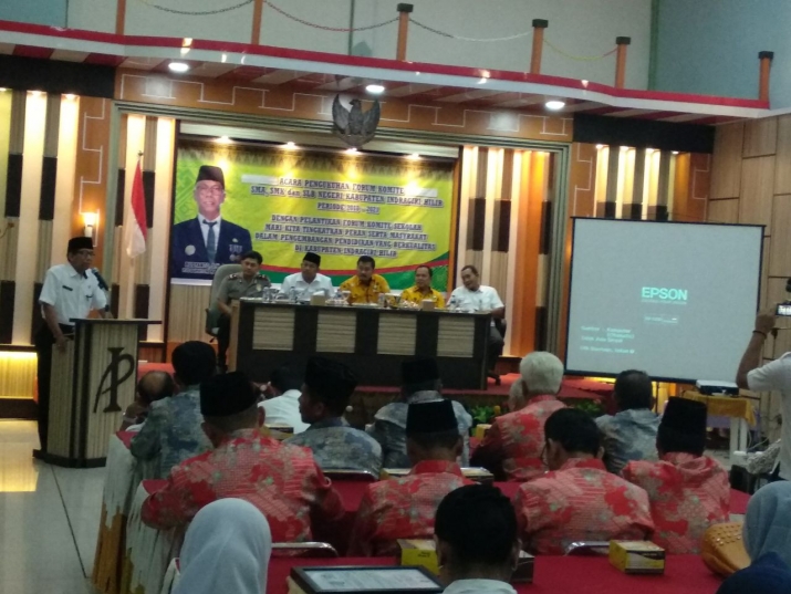 Usai Dikukuhkan, Pj Bupati Imbau Forum Komite SMA, SMK dan SLB Negeri Koordinasi dengan Sekolah