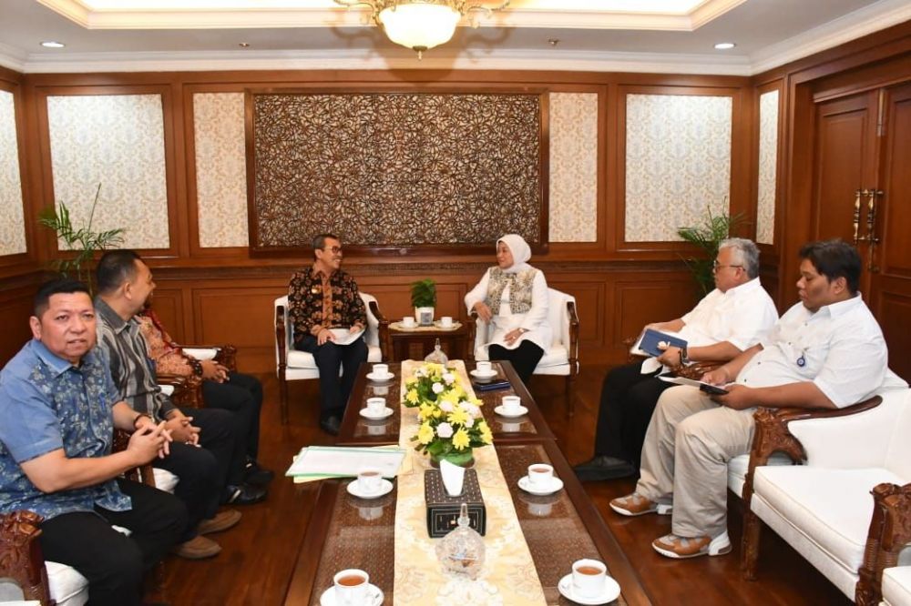Bersama Anggota DPR Asal Riau, Gubri Bertemu Menteri Tenaga Kerja Ida Fauziah