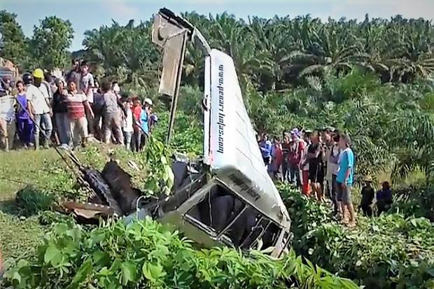 Brakkk! Minibus Berisi Rombongan Keluarga Pengantin Hantam Pagar Jembatan di Jalinsum, 5 Orang Tewas, Puluhan Luka-luka