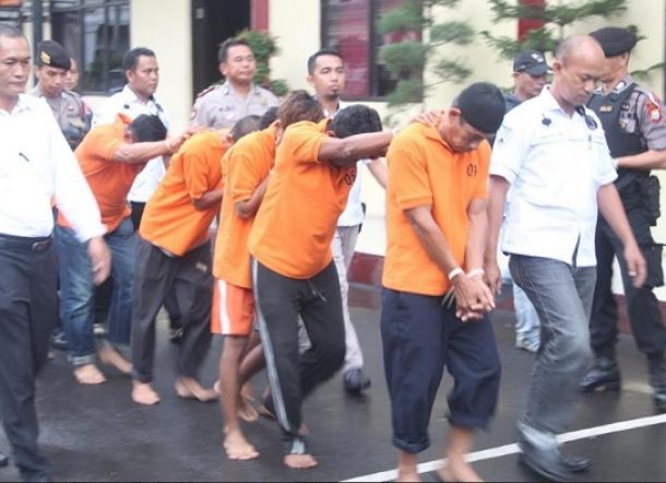 MENGERIKAN... Pakai Pengeras Suara Masjid, Khaidir Diteriaki Maling, Lalu Dikeroyok hingga Tewas, Ini Para Pelakunya