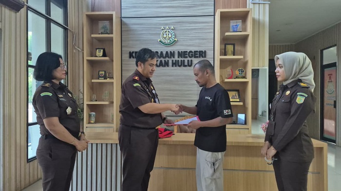 Kejari Rohul Bebaskan 2 Tersangka dari Tahanan Lewat Restorative Justice