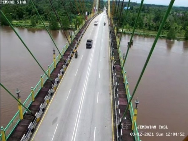 Pantau Aktivitas Lalu Lintas Kendaraan, Diskominfo Siak Pasang  CCTV Jembatan TASL
