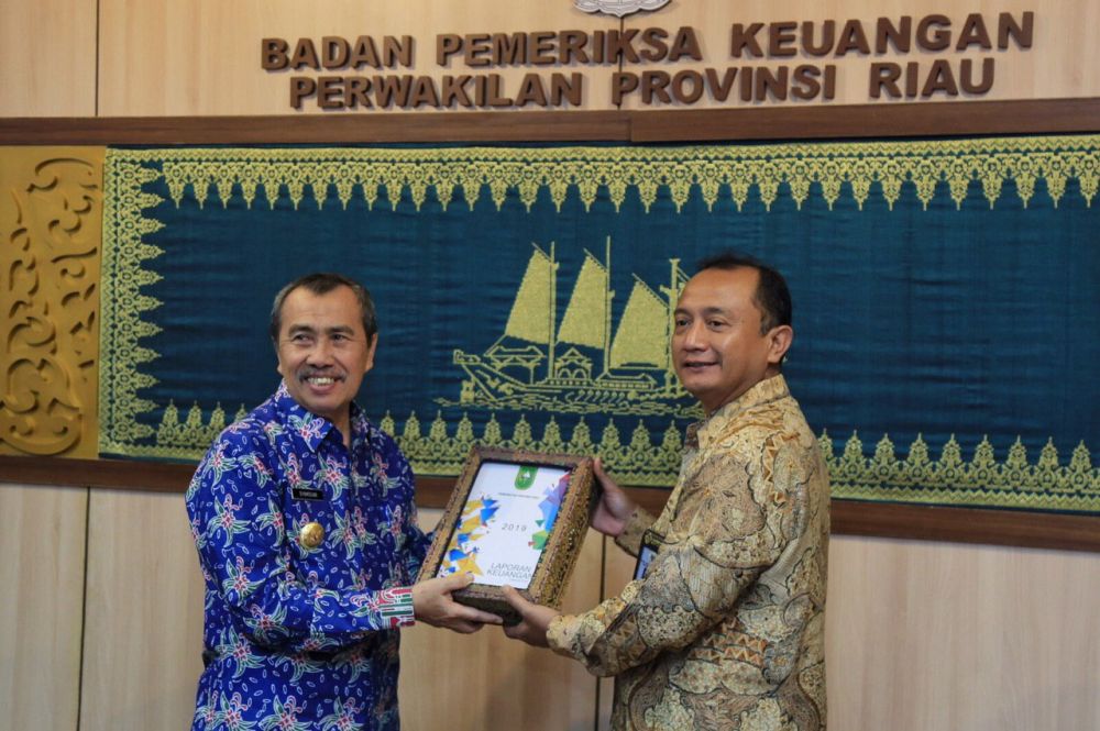 Gubri Syamsuar Serahkan LKPD 2019 ke BPK RI