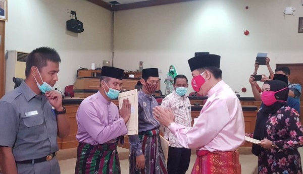 Pemprov Riau Serahkan SK Mendagri Soal Batas Wilayah 5 Kabupaten
